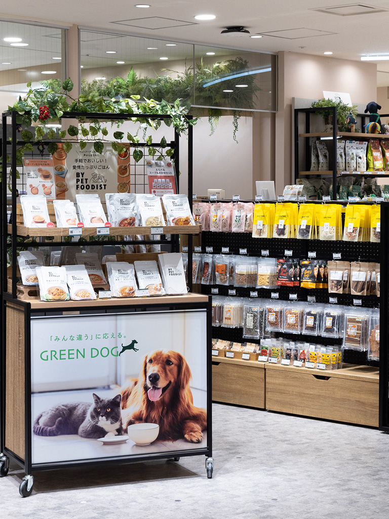 GREEN DOG & CAT 神戸阪急店内