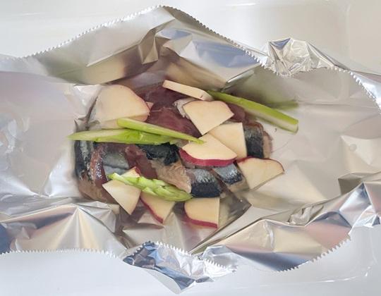 サンマとサツマイモのホイル焼き作り方４